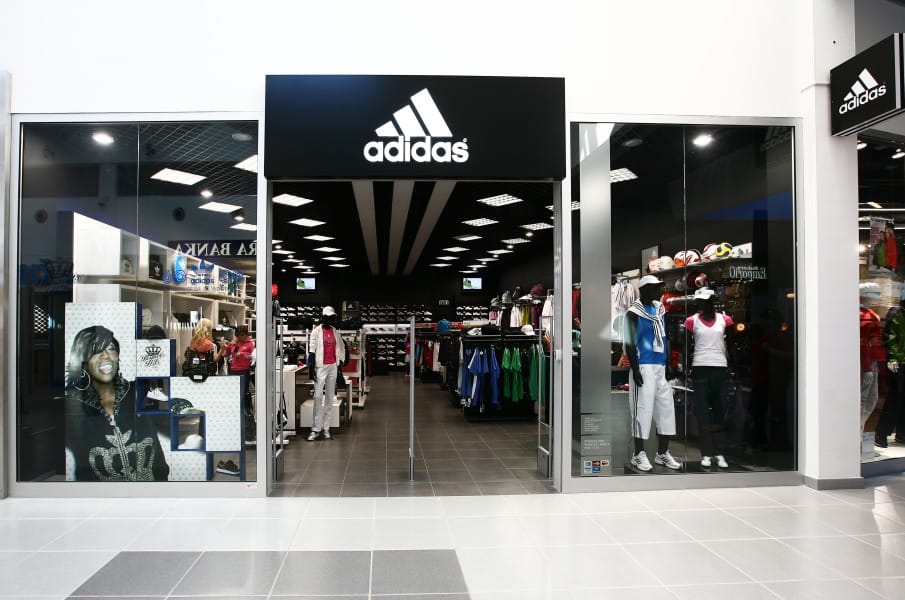 Interiér predajne ADIDAS – HZH Sport – OC Laugaricio