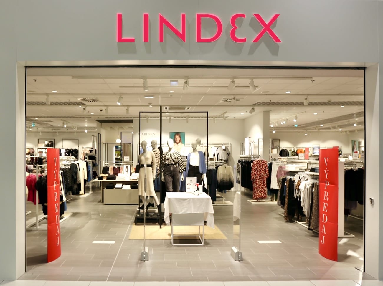 Interiér predajne LINDEX – OC Laugaricio