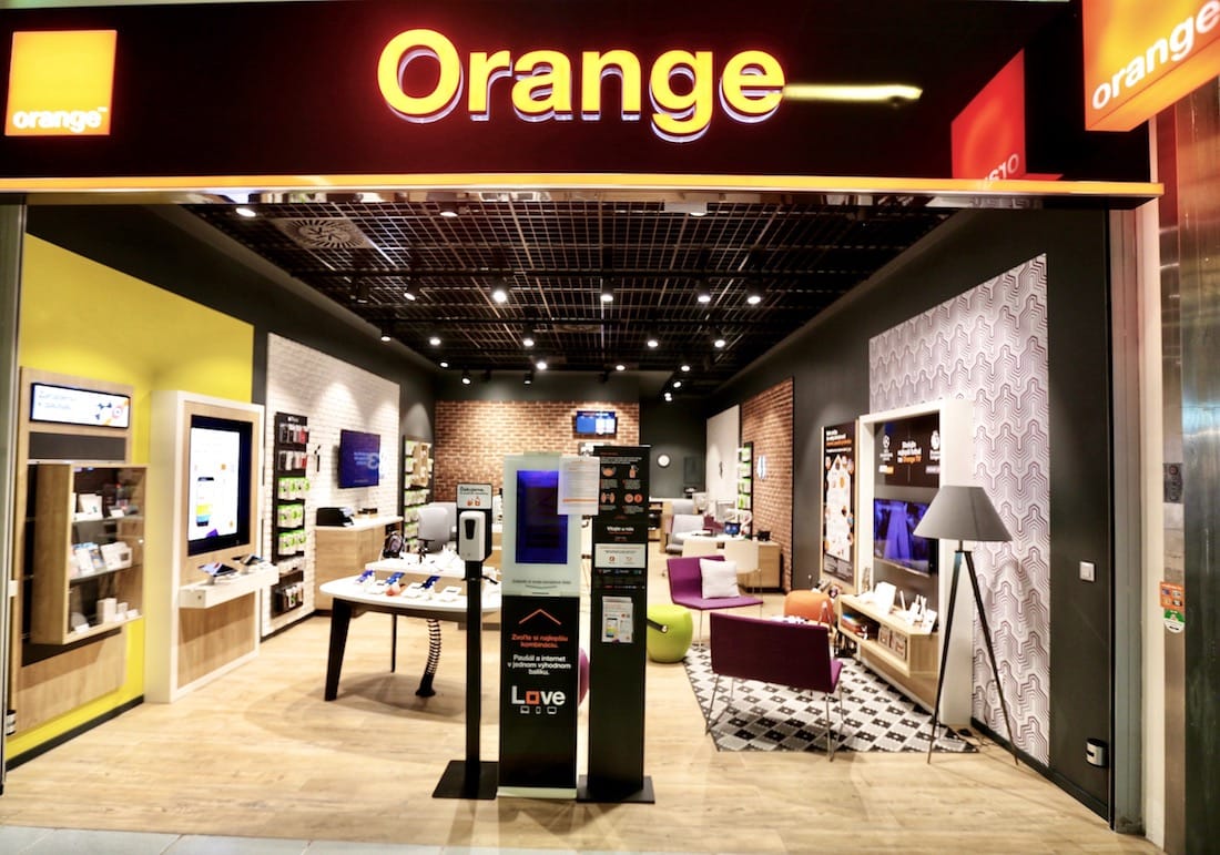 Interiér predajne Orange – OC Laugaricio
