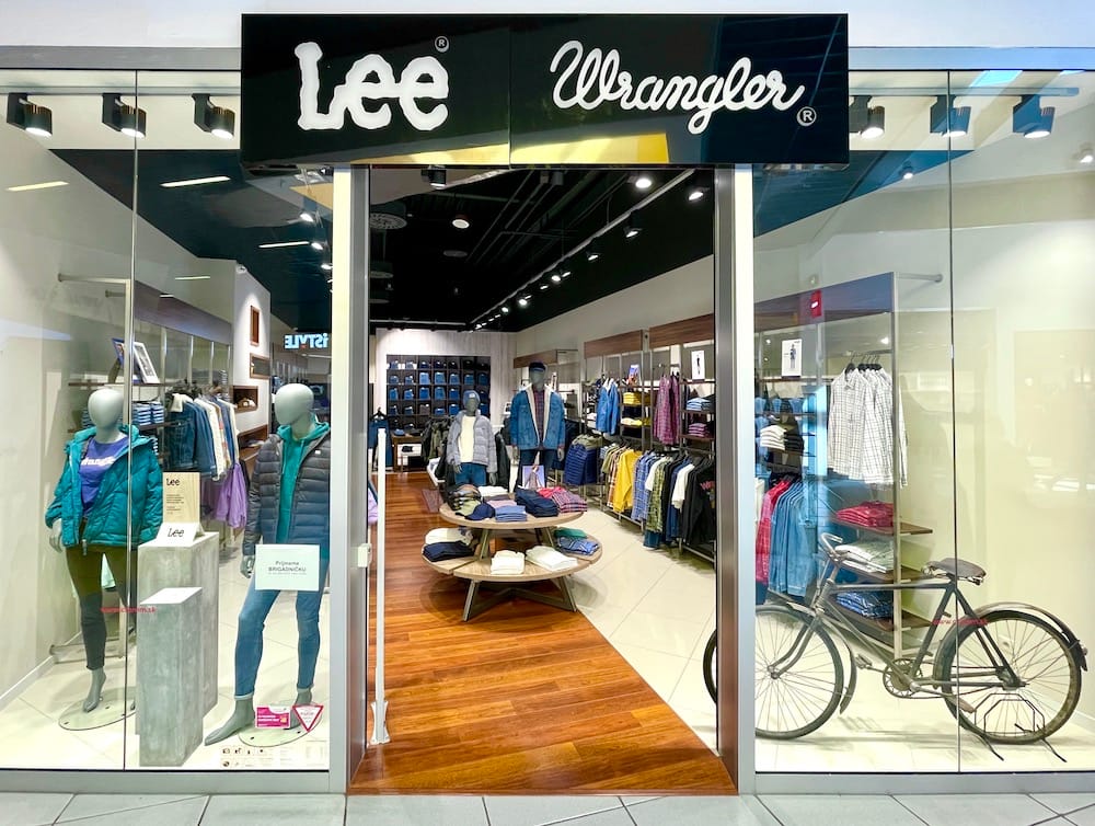 Interiér predajne Wrangler, LEE – OC Laugaricio