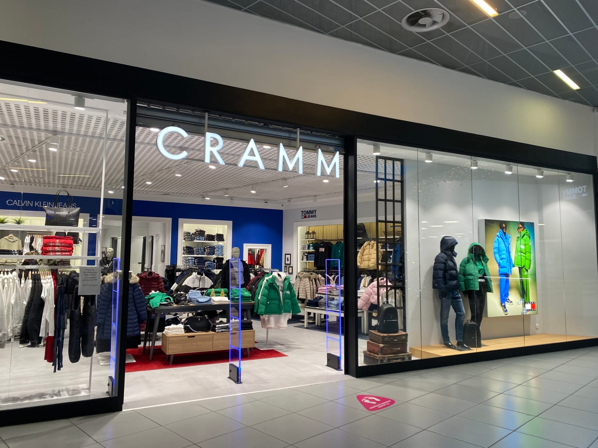 Interiér predajne CRAMM – OC Laugaricio
