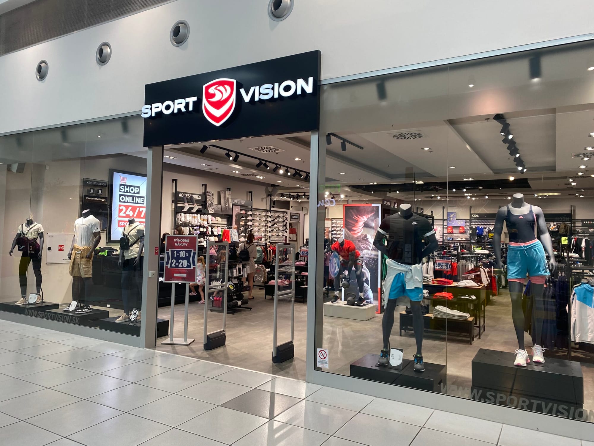 Interiér predajne SPORT VISION – OC Laugaricio