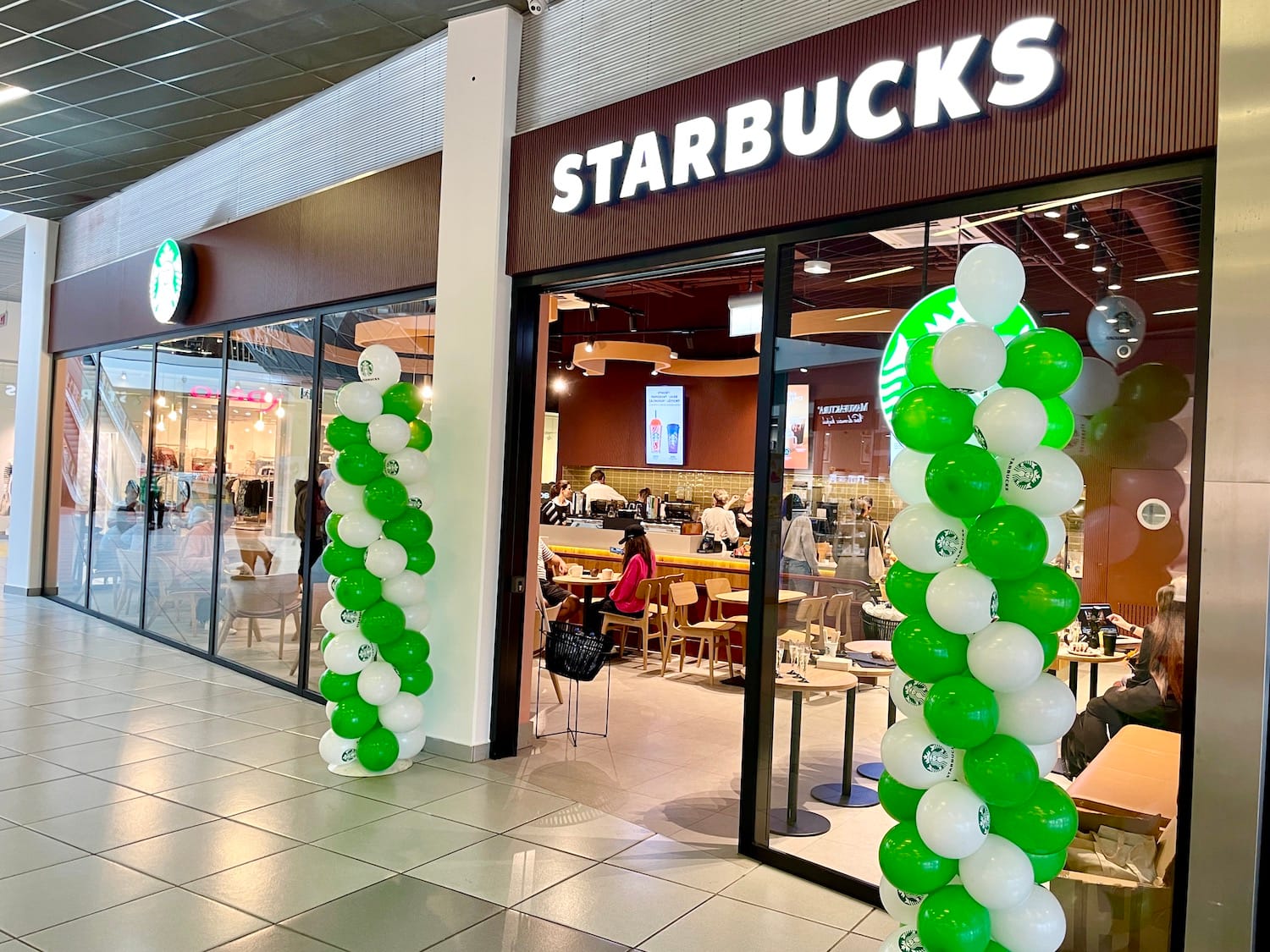 Interiér predajne Starbucks – OC Laugaricio