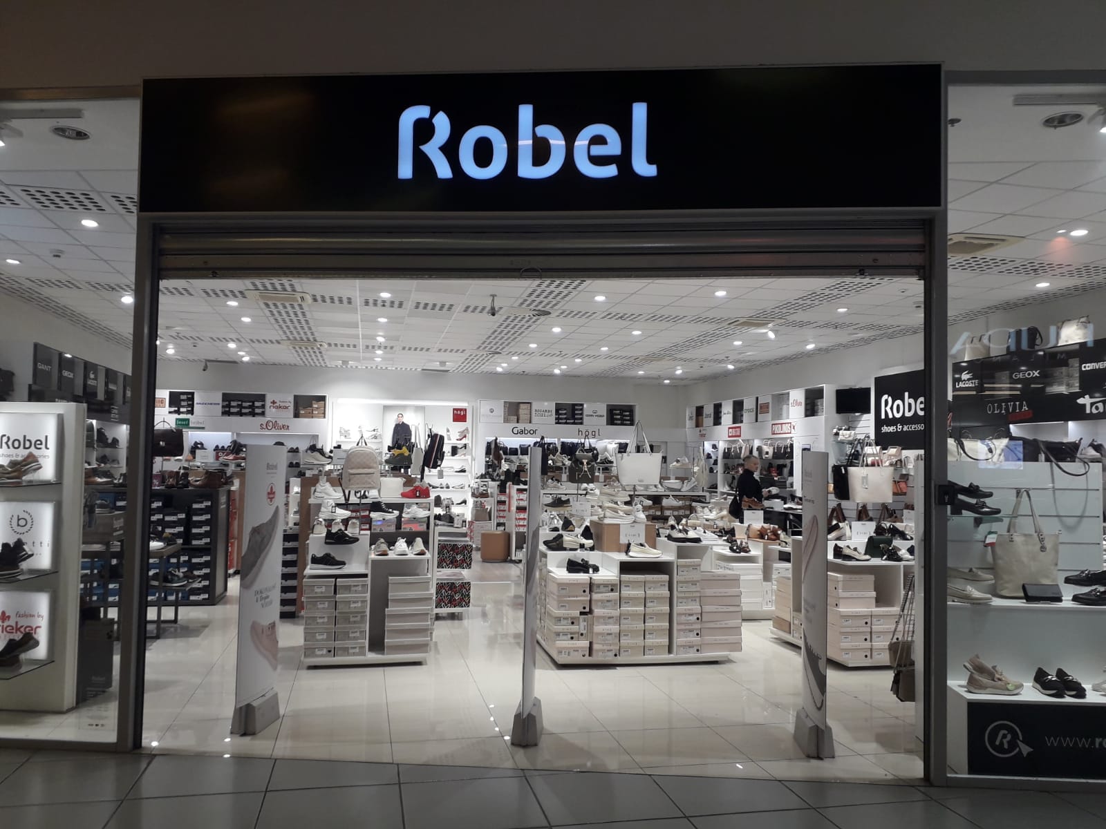 Interiér predajne Robel – OC Laugaricio
