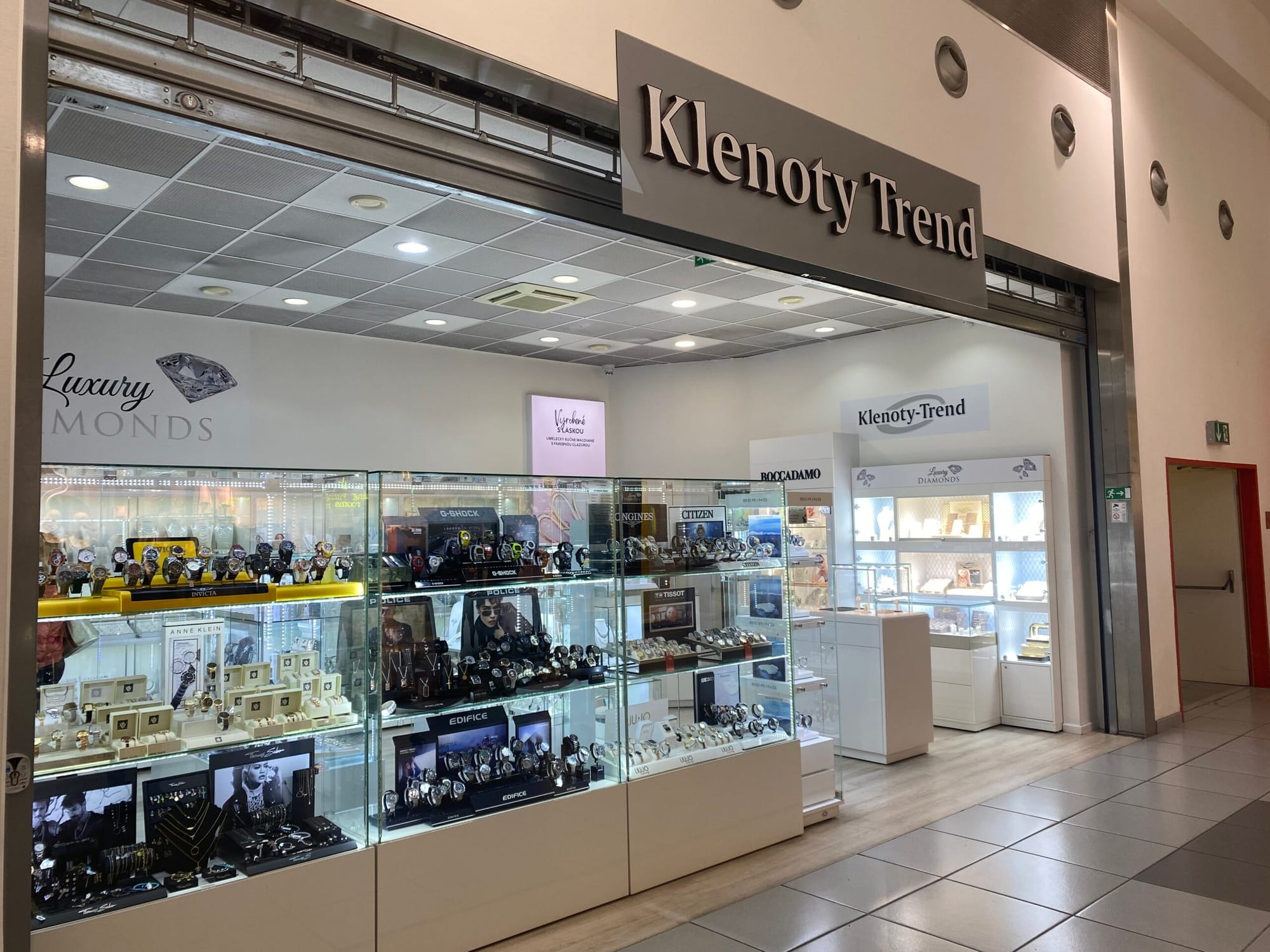 Interiér predajne Klenoty – Trend – OC Laugaricio