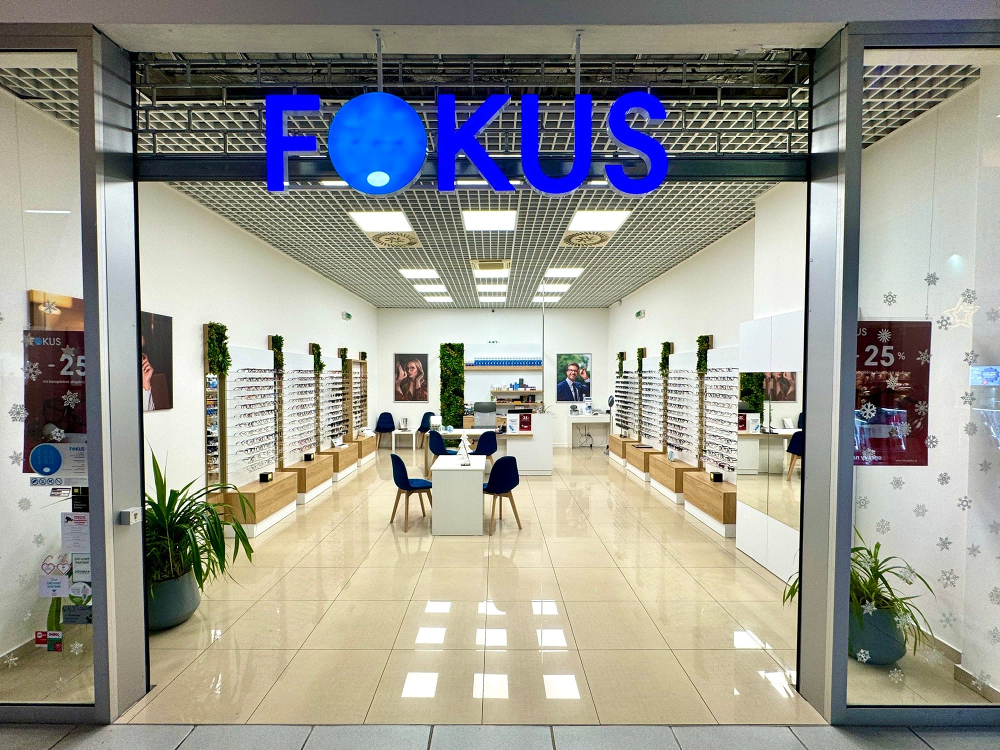 Interiér predajne Fokus Optika – OC Laugaricio