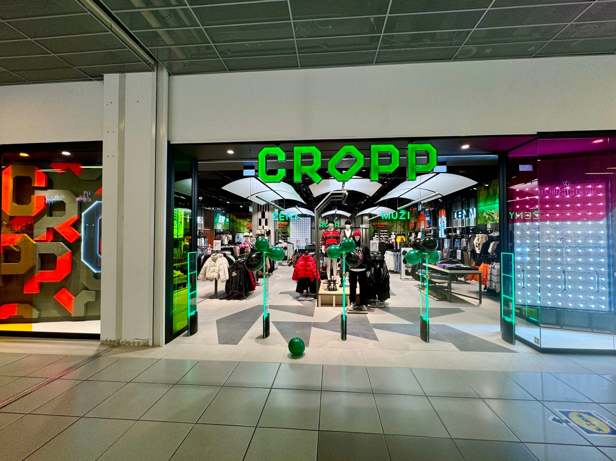 Interiér predajne CROPP – OC Laugaricio