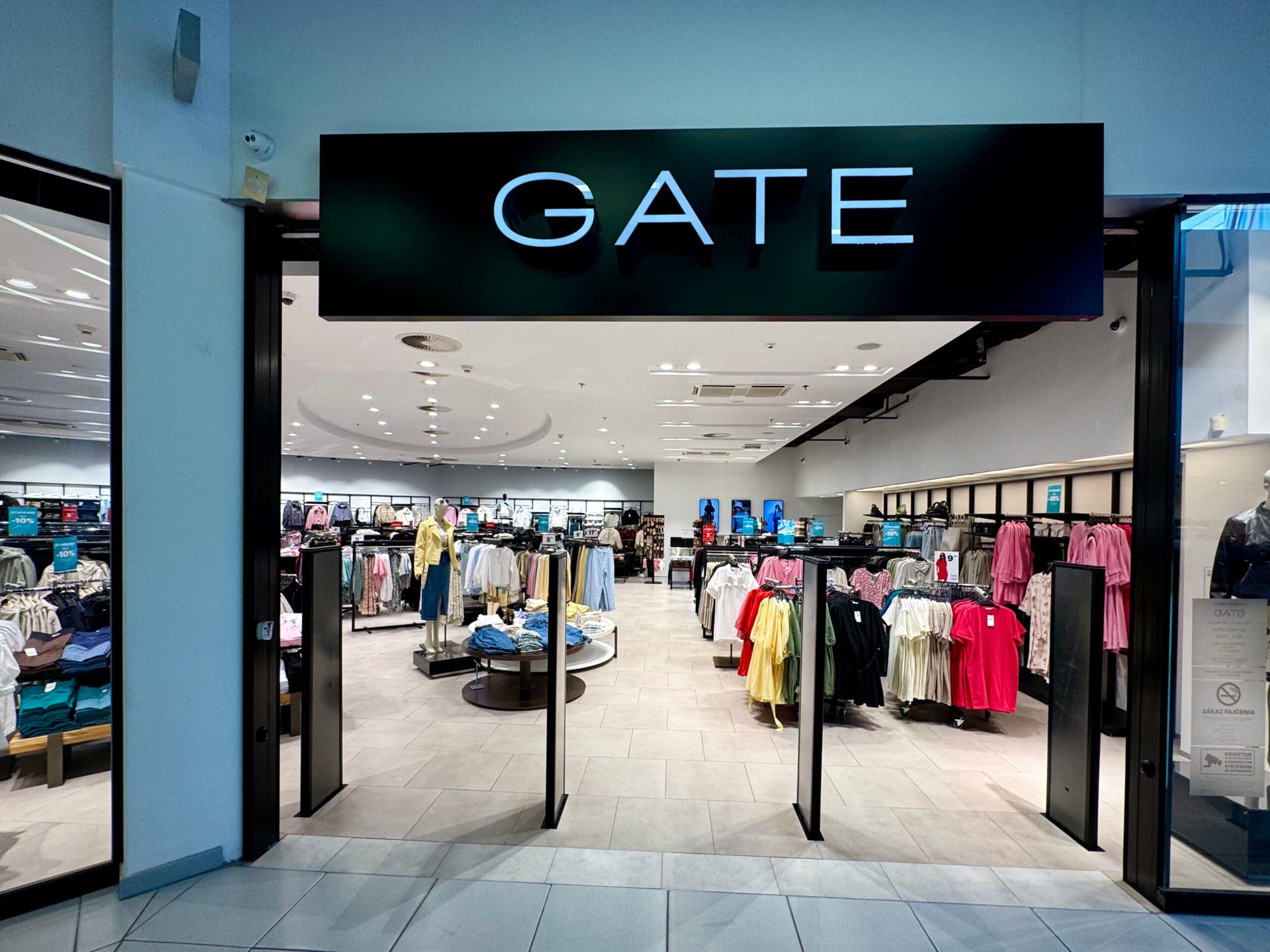 Interiér predajne GATE – OC Laugaricio