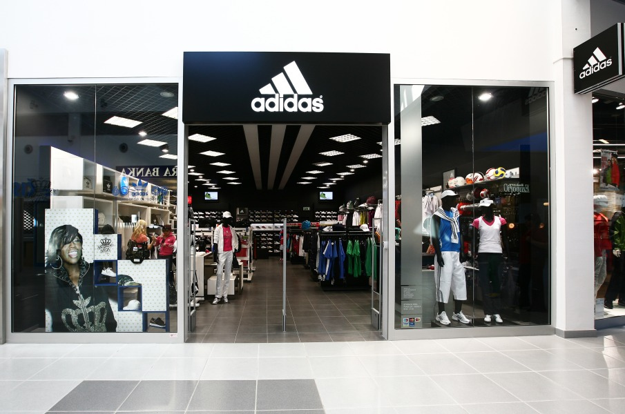 Interiér predajne Adidas – OC Laugaricio