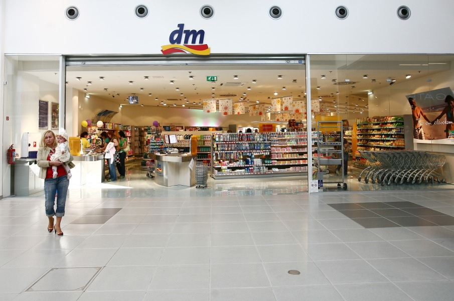 Interiér predajne dm drogerie – OC Laugaricio