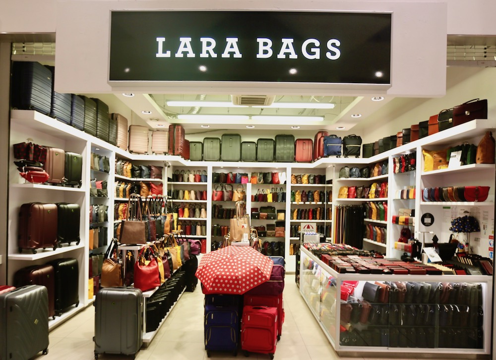 Interiér predajne Larabags – OC Laugaricio