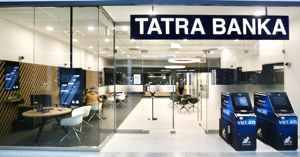 Interiér predajne Tatrabanka – OC Laugaricio