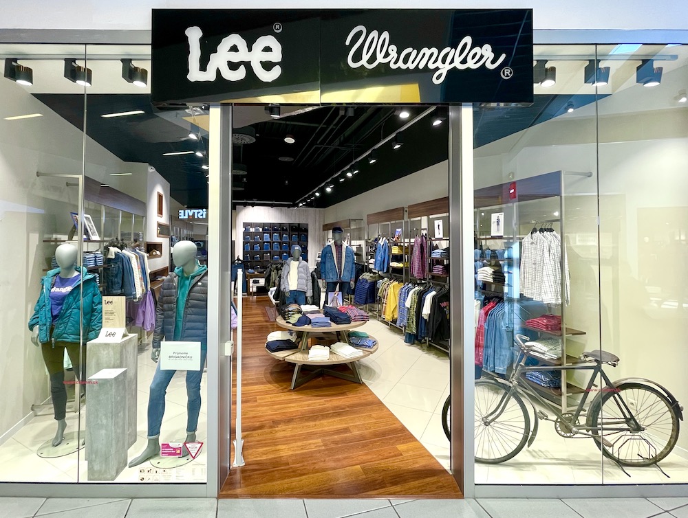 Interiér predajne Wrangler Lee – OC Laugaricio